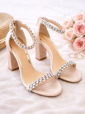 Jewel Badgley Mischka Nude Rhinestone Block Heel Sandals Size 7.5 Bridal
